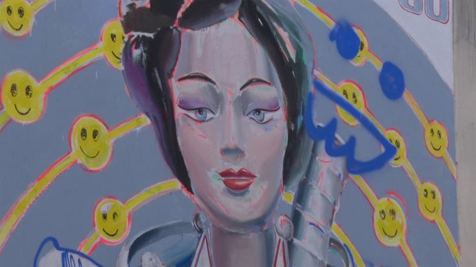 La UPV y Las Naves rinden tributo a Marie Curie en un nuevo mural del proyecto 'Mujeres de Ciencia'. La autora es Ana Barriga