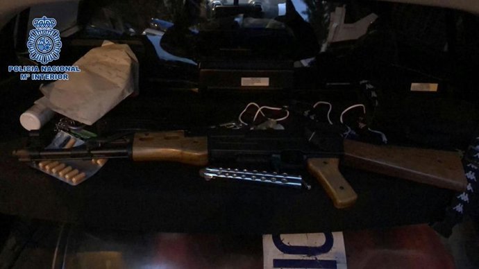 Dos detenidos por simular un asalto en una calle de Chamberí con lo que parecía ser un fusil de guerra