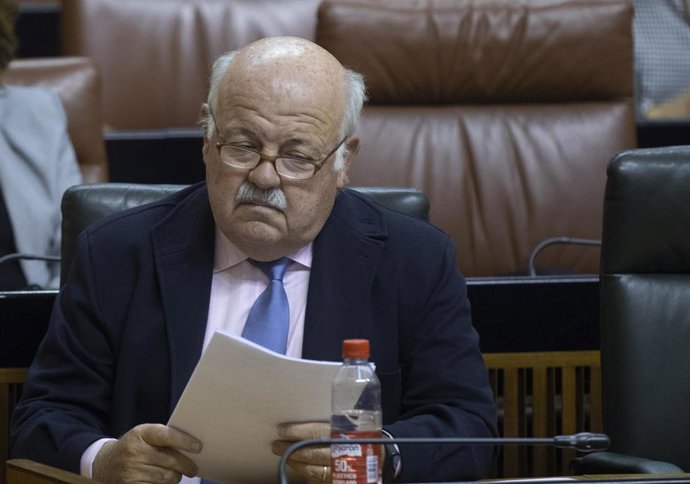 El consejero de Salud y Familias, Jesús Aguirre, durante su comparecencia en la primera jornada del Pleno del Parlamento de Andalucía. En Sevilla (Andalucía, España), a 04 de noviembre de 2020.