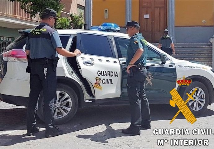 Una patrulla de la Guardia Civil
