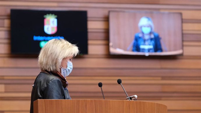 La consejera de Sanidad presenta en el Pleno el decreto ley para reforzar la autoridad de los sanitarios