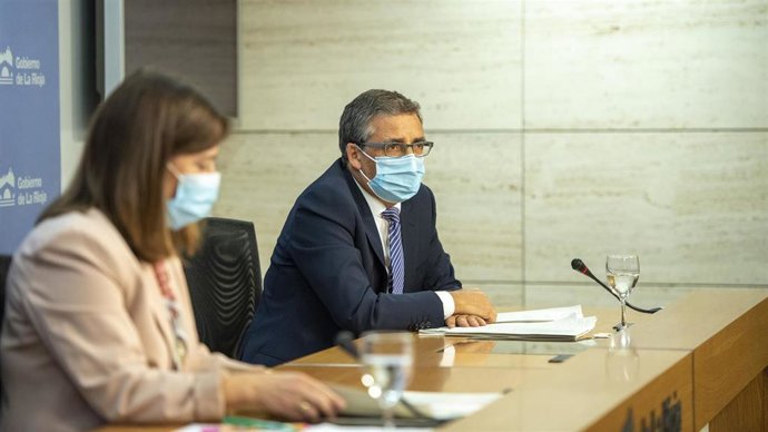 La portavoz del Gobierno de La Rioja, Sara Alba y el consejero, Pablo Rubio