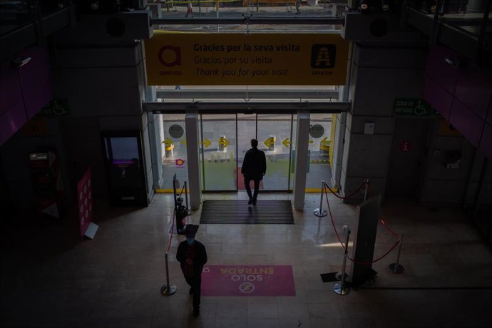 Entrada al Centro Comercial Las Arenas en Barcelona, Catalunya (España), a 29 de octubre de 2020. El Gobierno de la Generalitat ha anunciado hoy nuevas medidas para combatir el coronavirus. Entre ellas se incluye el cierre de centros comerciales como el