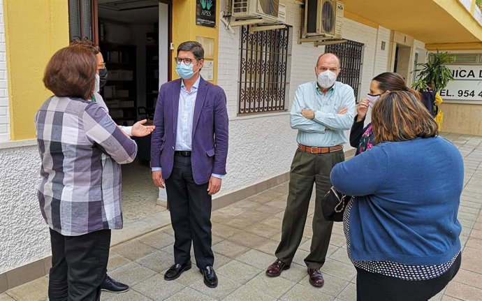 Pimentel, con asociaciones de comerciantes