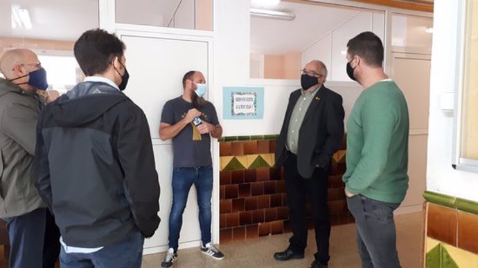 Pla general de la visita del conseller a l'Institut escola de Piera. Imatge del 4 de novembre del 2020. (Horitzontal)
