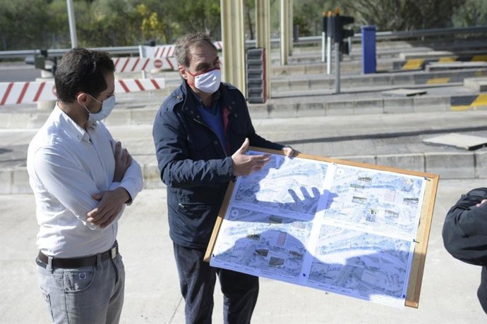 El conseller Iván Sevillano visitando la zona.