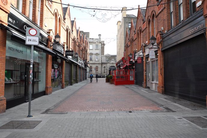 Tiendas cerradas en Dublín tras la imposición de un nuevo confinamiento