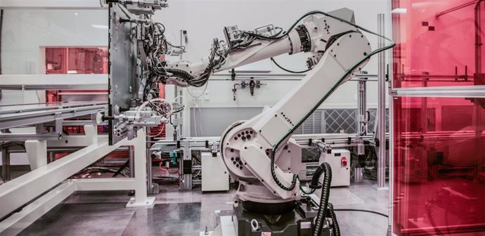 Robot en una fábrica. 