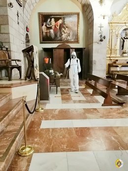 Trabajos de desinfección en el Santuario
