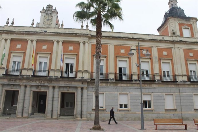 Fachada del Ayuntamiento de Huelva. 
