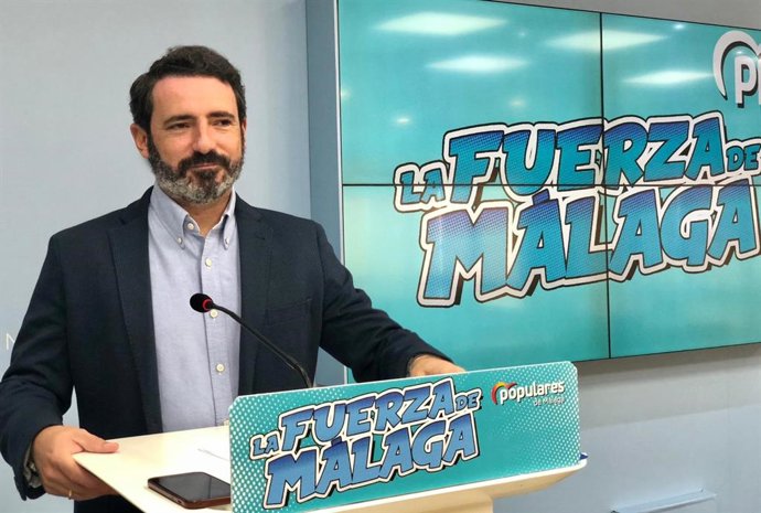 El coordinador general del PP de Málaga, José Ramón Carmona, en rueda de prensa