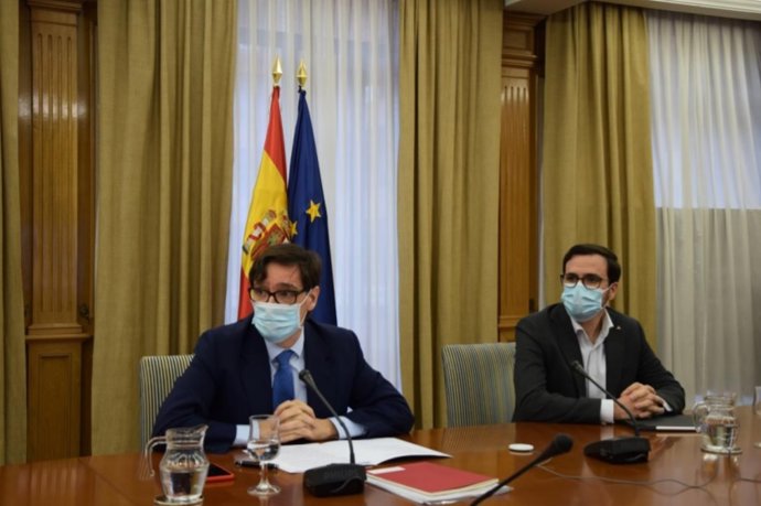 Los ministros de Sanidad y Consumo en una reunión por videoconferencia con el presidente de UNICEF España