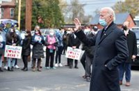 Biden promet que no pararà "fins que es comptin tots els vots"