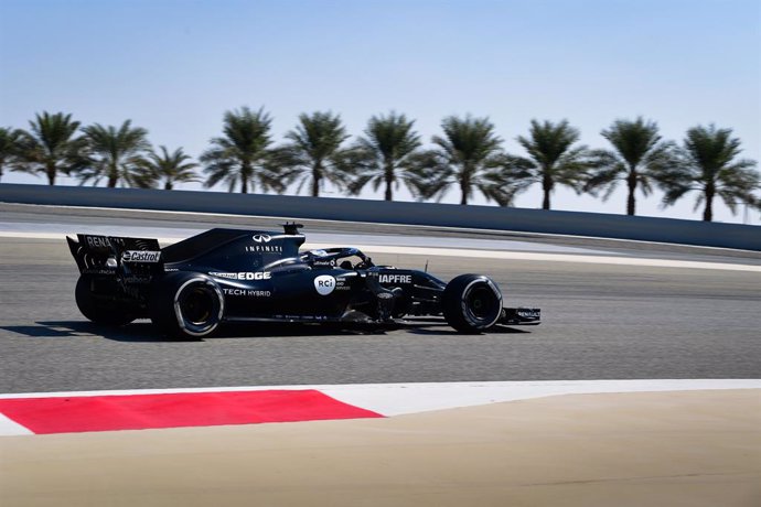 Fernando Alonso rodando con Renault en Baréin