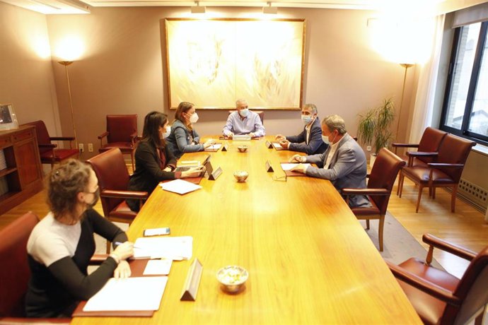 Mesa de las Cortes de Aragón.