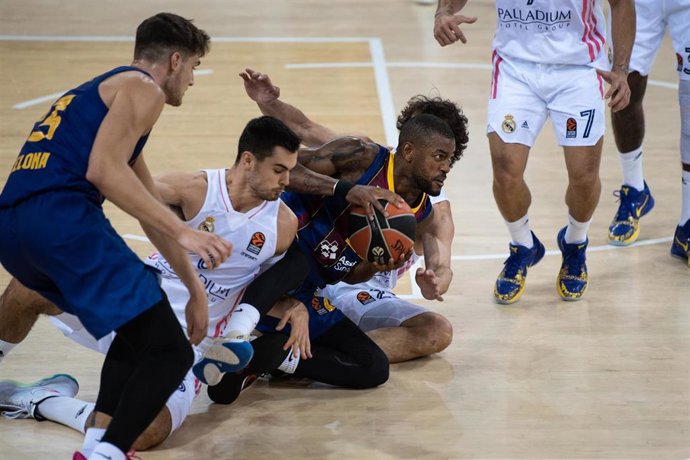 BARCELONA, SPAIN - OCTOBER 23 Palau Blaugrana: 22 Higgins player of FCBarcelona during the Turkish Airlines Euroleague match Round 5 between FCBarcelona and Real Madrid at Palau Blaugrana