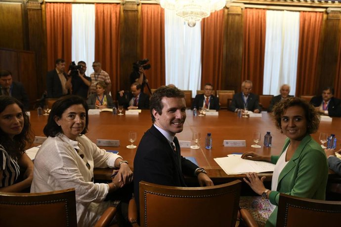El presidente del PP, Pablo Casado en una reunión con representantes de la enseñanza concertada. En  Madrid, en septiembre de 2018.