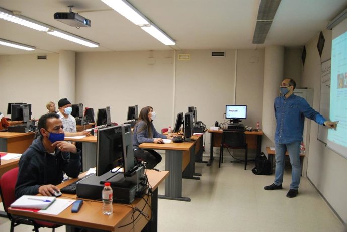 La Cambra de Terrassa crea el 'Programa 45+' para la inserción laboral de parados mayores de 45 años