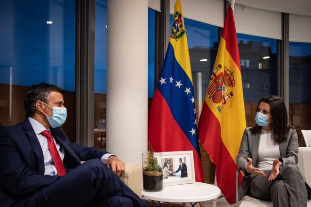  La presidenta de Ciudadanos, Inés Arrimadas, ha recibido este miércoles al opositor venezolano Leopoldo López 