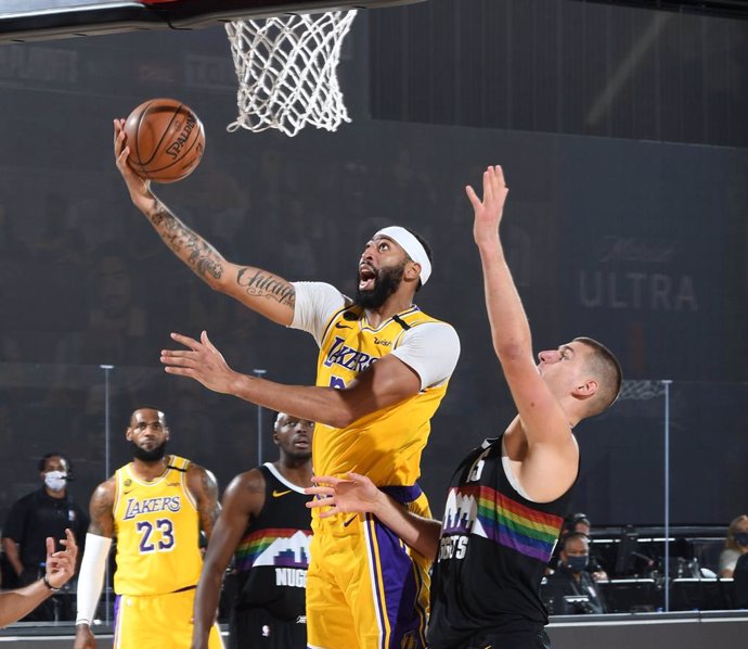 Anthony Davis anota en el Lakers - Nuggets