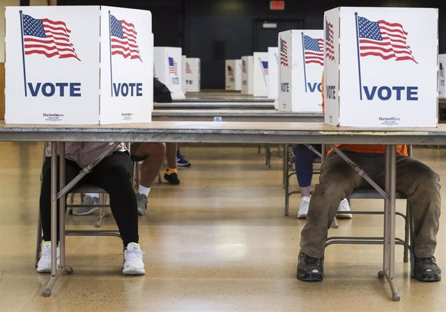 Ciudadanos votando en Iowa