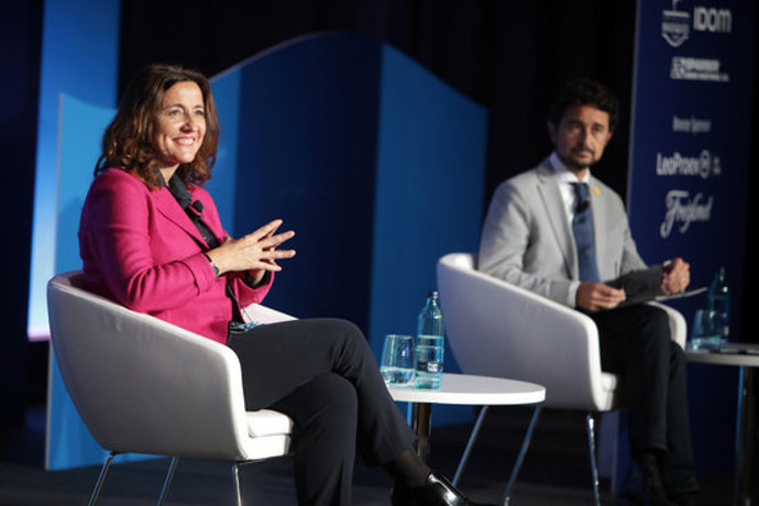 Pla mitj de la presidenta del Port de Barcelona, Merc Conesa, i el conseller de Territori i Sostenibilitat, Dami Calvet, en la inauguració del Port Summit Trade Mission Colmbia 2020, el 4 de novembre del 2020. (Horitzontal)
