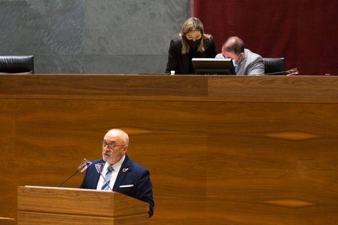 El consejero de Universidades, Juan Cruz Cigudosa.