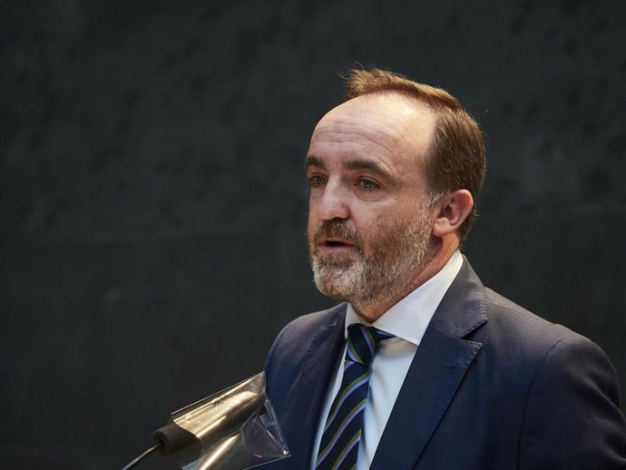 El portavoz de Navarra Suma, Javier Esparza, en el Parlamento de Navarra.