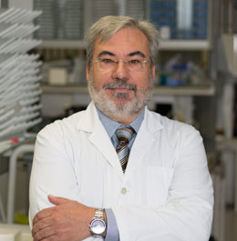 Pla mitj del catedrtic de Personalitat i Psicopatologia de la UdL i investigador principal del grup de recerca Neurocognició, Psicobiologia de la Personalitat i Gentica de la Conducta de l'IRBLleida, Anton Aluja. (Vertical)