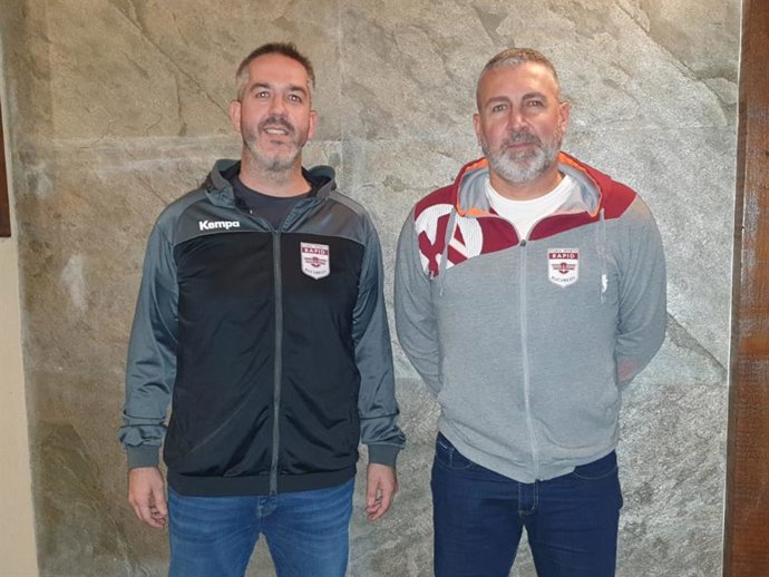 David Ginesta (izquierda) y Carlos Viver (derecha). Viver, seleccionador nacional femenino, compaginará el cargo con el de entrenador del Rapid Bucaresti rumano, con Ginesta como ayudante