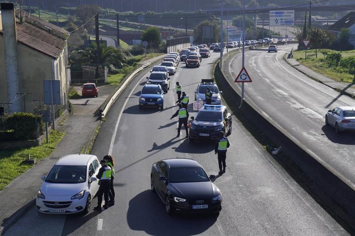 Control de movilidad en Santiago con motivo de las restricciones por la Covid.