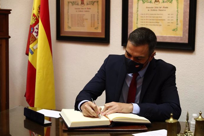 El presidente del Gobierno, Pedro Sánchez, visita la Unidad militar de Vigilancia Epidemiológica, en el Cuartel General del Mando de Artillería Antiaérea, en Madrid (España), a 4 de noviembre de 2020.