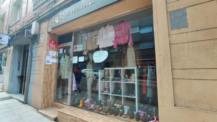 Negocios de pequeño comercio cerrados en Oviedo