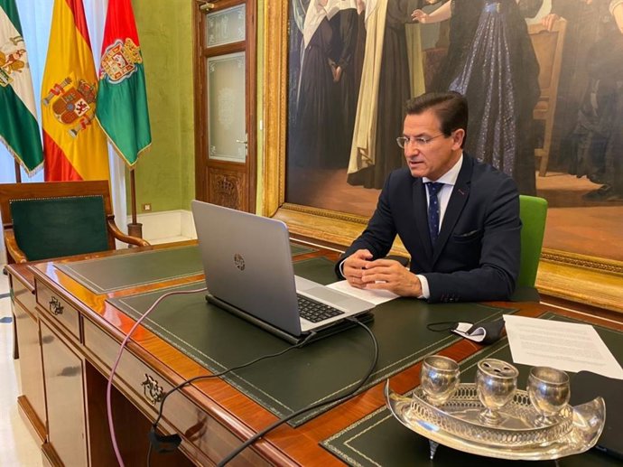 El alcalde de Granada, Luis Salvador, abre el primer webinar sobre ciudades inteligentes y tecnología blockchain, en imagen de archivo