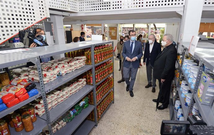 Visita al Centro de Distribución de Alimentos de Cáritas en el municipio, ubicado en San Antón