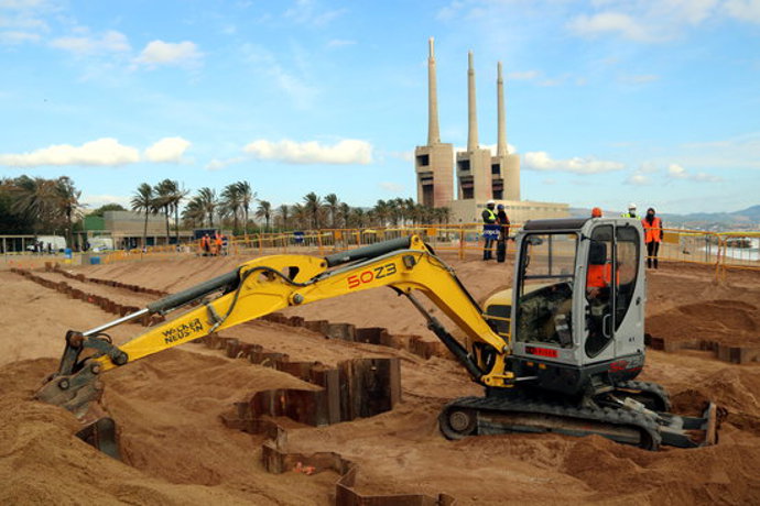 Imatge de les obres del primer port digital de cables submarins que es construeix a Sant Adri de Bess el 5 de novembre de 2020. (Horitzontal)