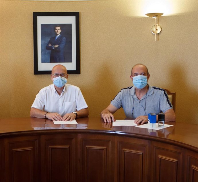 El consejero de Cohesión Territorial, Bernardo Ciriza, y el alcalde de San Adrián, Emilio Cigudosa