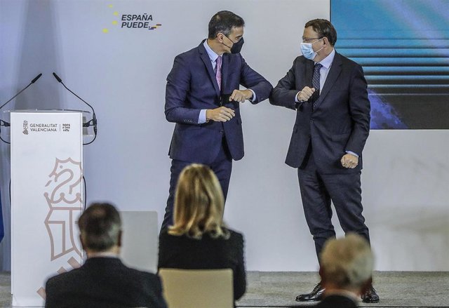 Sánchez y Puig tras la presentación del plan de resiliencia en València