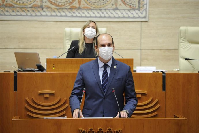 El diputado del PP en la Asamblea de Extremadura Luis Alfonso Hernández Carrón