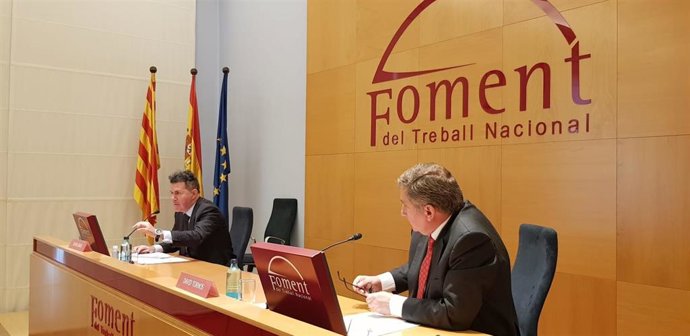 El director de relaciones laborales y asuntos sociales de Foment del Treball, Javier Ibars, y su secretario general, David Tornos