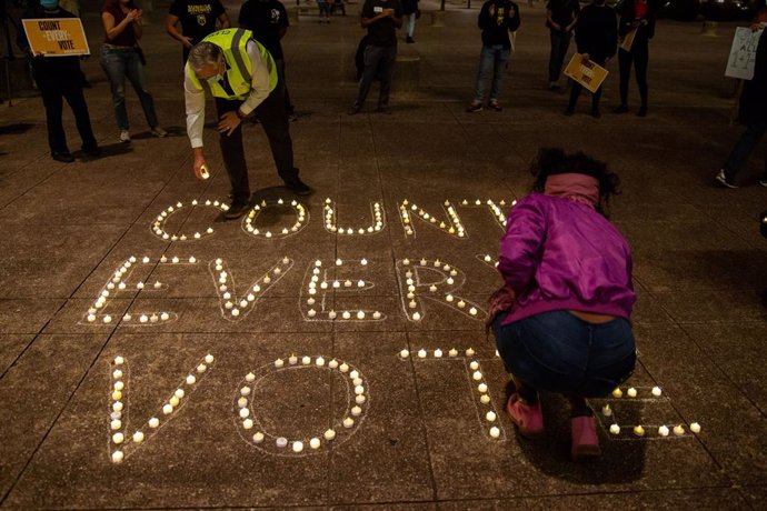 04 November 2020, US, Dallas: Texas voters gather at Dallas City Hall and place candles on an outline that reads 'Count Every Vote' during a rally one day after election Day. Photo: Chris Rusanowsky/ZUMA Wire/dpa