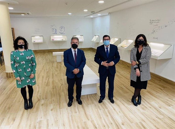 Exposición con dedicatorias a María Zambrano en el Centro de Estudios sobre el Exilio del municipio de Vélez-Málaga