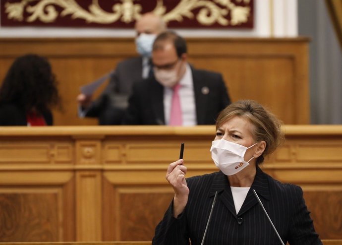 La consejera de Bienestar Social, Aurelia Sánchez, en el pleno de las Cortes.