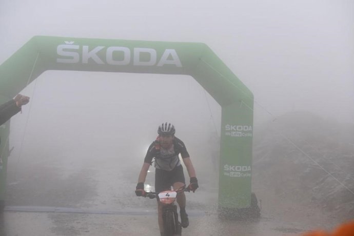 El ciclista Sergio Mantecón gana la recortada etapa 4 de la Titan Desert Almería 2020