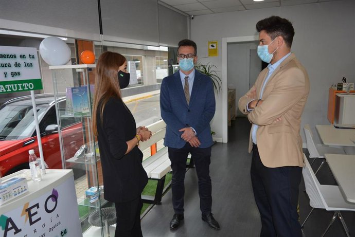 Visita de la Junta a la consultoría Óptimos Aton