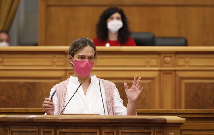 La diputada regional del PP, Ana Guarinos, en las Cortes.