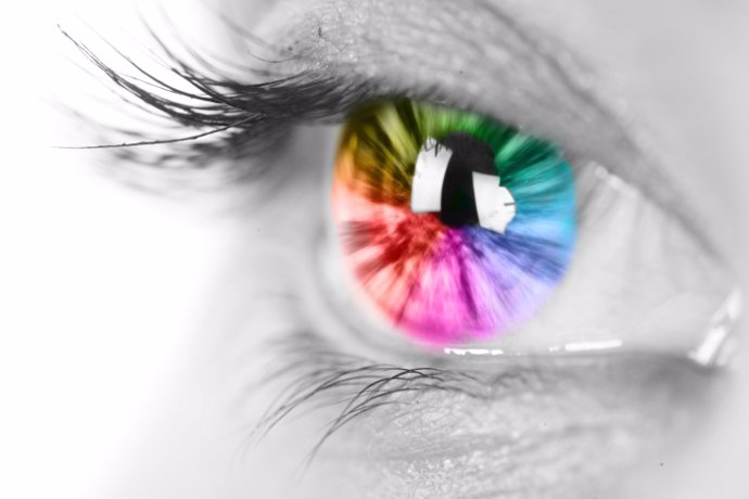 La prueba se denomina de forma técnica oftalmoscopia y consiste en mirar la parte de atrás del ojo, el nervio óptico y la retina, algo que puede hacerse de forma directa e indirecta.