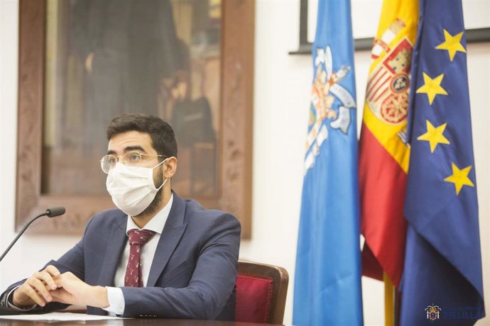 El consejero de Salud Pública de Melilla, Mohamed Mohand, en rueda de prensa