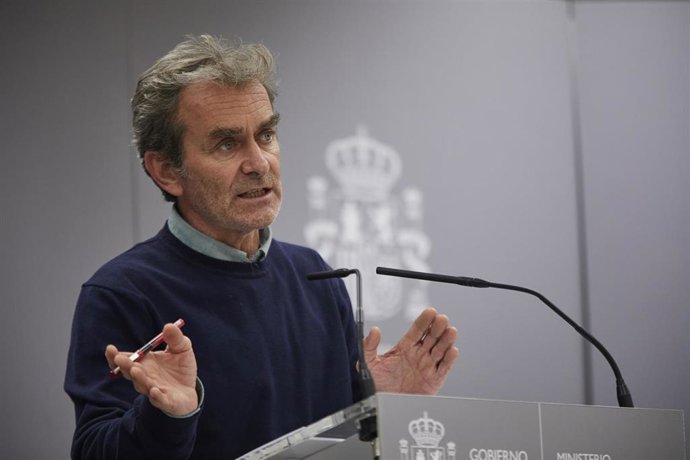 El director del Centro de Coordinación de Alertas y Emergencias Sanitarias (CCAES), Fernando Simón, ofrece una rueda de prensa para informar sobre la evolución de la pandemia de coronavirus, en el Ministerio de Sanidad, Madrid (España), a 5 de noviembre