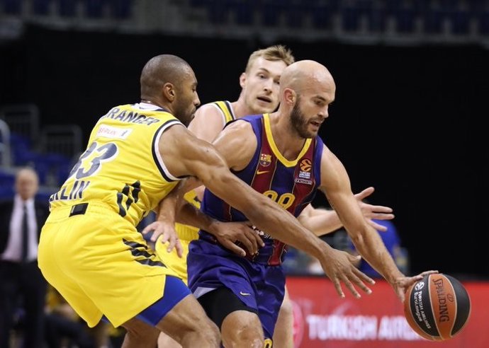El base del Bara Nick Calathes en la victoria blaugrana sobre el ALBA Berlin (67-103) en la jornada 7 de la Euroliga, en partido disputado en el Mercedes-Benz Arena
